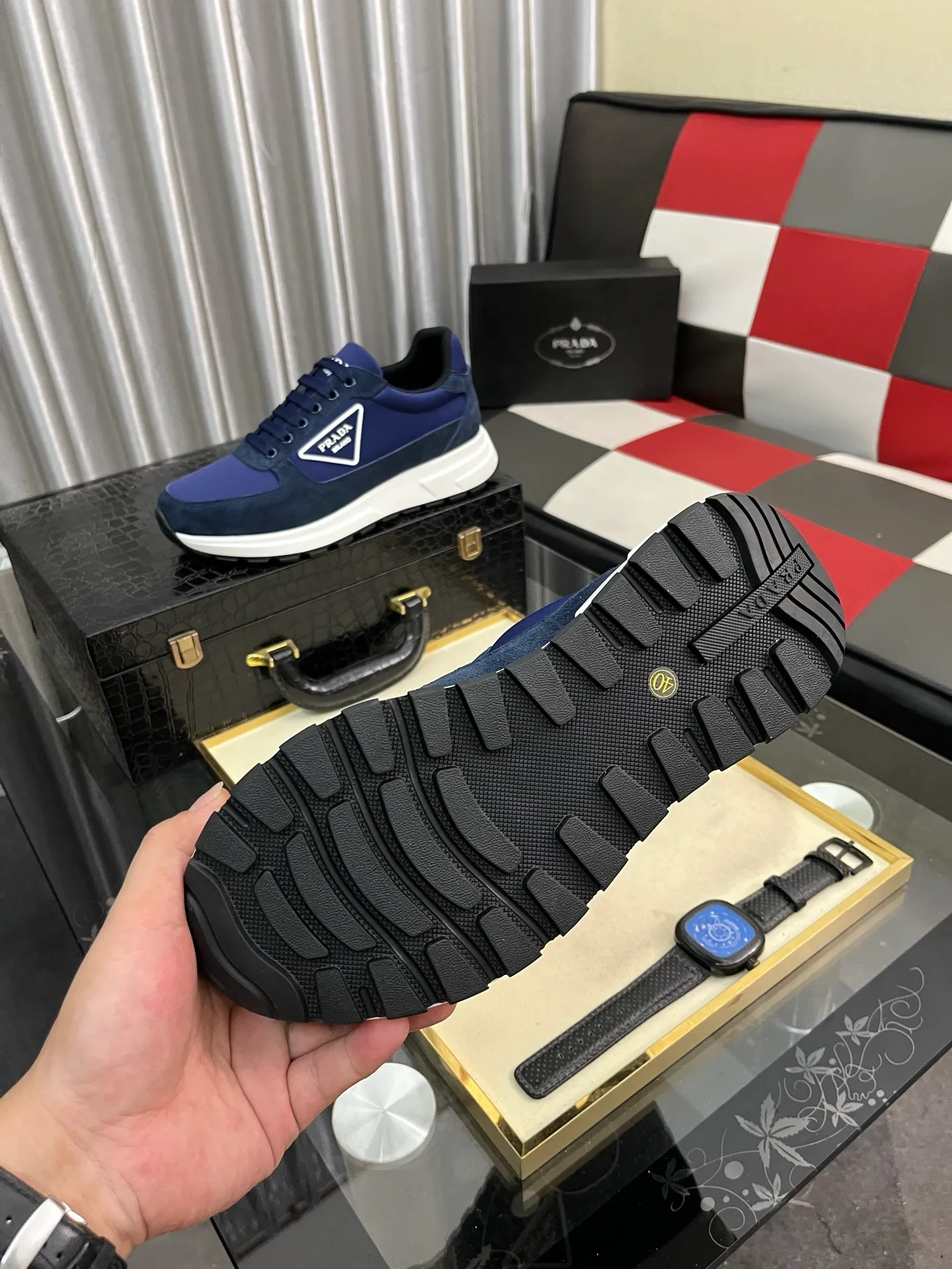 Men's shoes 💰420⌚️⌚️Prada•PRADA original quality.~ Unique modern style sneakers. 🏃A must-have casual shoe for trendy men😍😍 Original brand imported from Italy, imported original leather, sheep lining (refuses to discolor and grind feet) Sole: Original sole provided by the original factory, French lazy style design ⚠️Fit to the feet, original quality, super comfortable original sole. It’s like shooting the real thing🎬The real thing is better, high-quality sneakers Size: 38-444️⃣Colors available